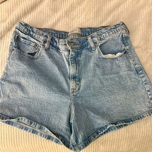 Abercrombie & Fitch The Dad Short High Rise